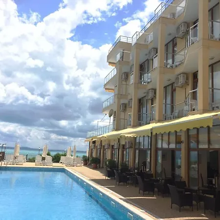 Hotel Семеен Хотел Делфин Бийч *